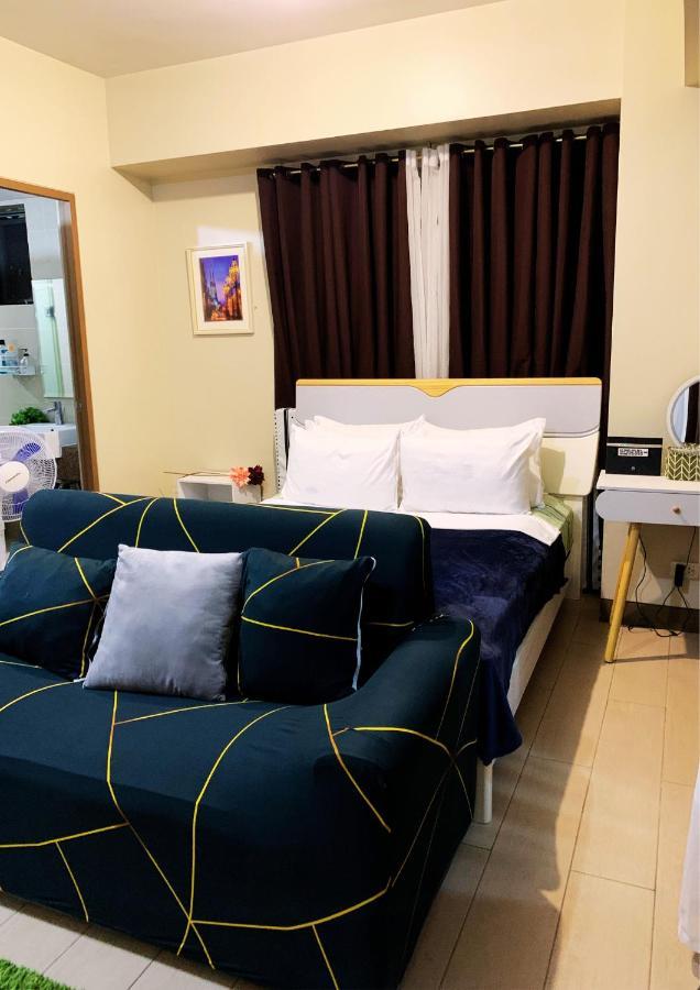 Two Palm Tree Villas Condominium - Studio 8Th Fl With Balcony - Across Terminal 3 Airport Pasay Kültér fotó