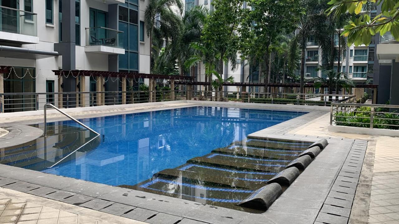 Two Palm Tree Villas Condominium - Studio 8Th Fl With Balcony - Across Terminal 3 Airport Pasay Kültér fotó