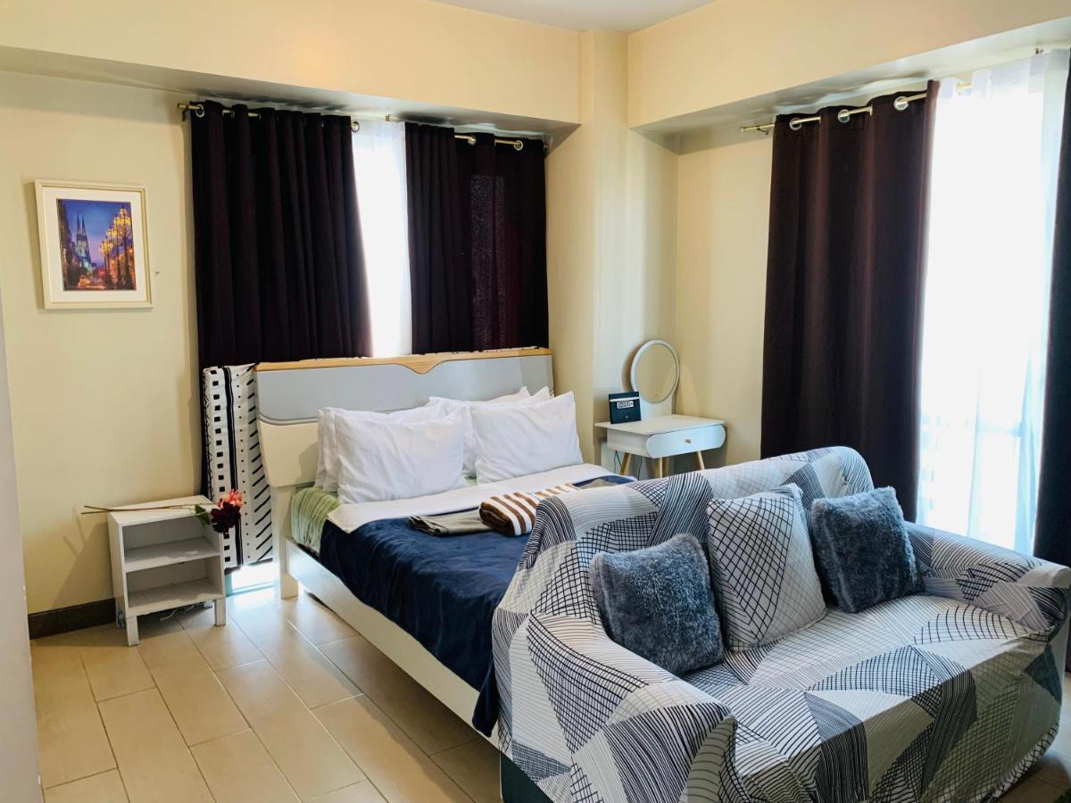 Two Palm Tree Villas Condominium - Studio 8Th Fl With Balcony - Across Terminal 3 Airport Pasay Kültér fotó