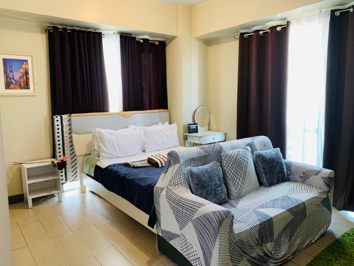 Two Palm Tree Villas Condominium - Studio 8Th Fl With Balcony - Across Terminal 3 Airport Pasay Kültér fotó
