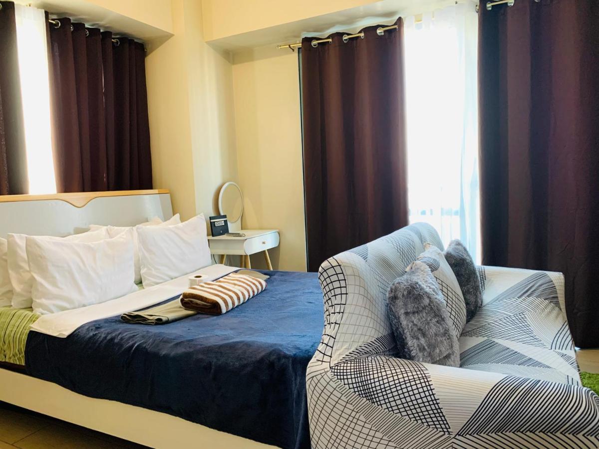Two Palm Tree Villas Condominium - Studio 8Th Fl With Balcony - Across Terminal 3 Airport Pasay Kültér fotó