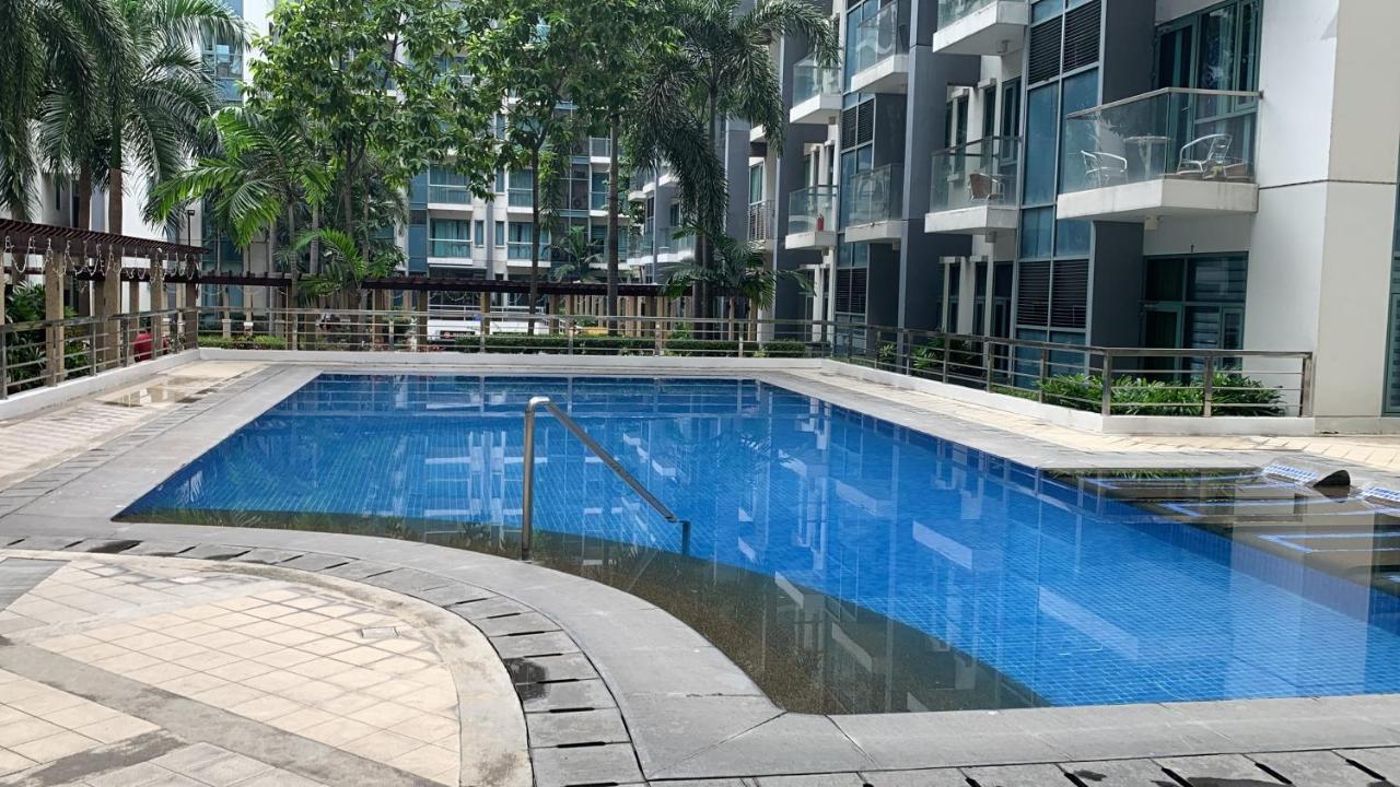 Two Palm Tree Villas Condominium - Studio 8Th Fl With Balcony - Across Terminal 3 Airport Pasay Kültér fotó