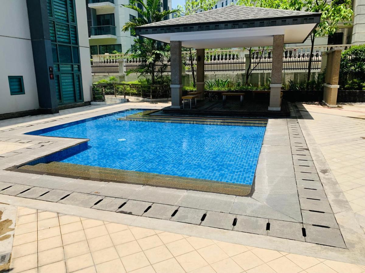 Two Palm Tree Villas Condominium - Studio 8Th Fl With Balcony - Across Terminal 3 Airport Pasay Kültér fotó