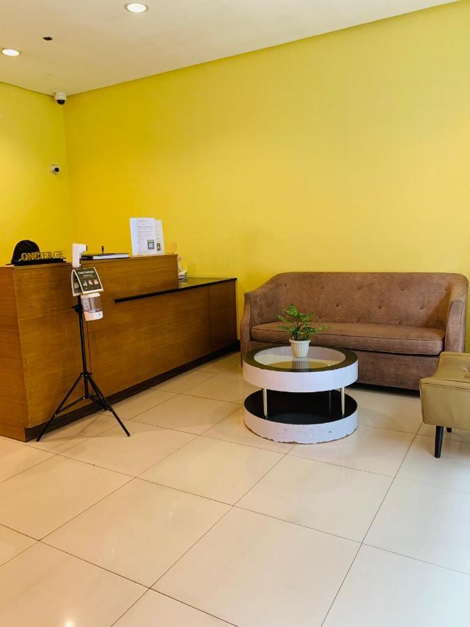 Two Palm Tree Villas Condominium - Studio 8Th Fl With Balcony - Across Terminal 3 Airport Pasay Kültér fotó