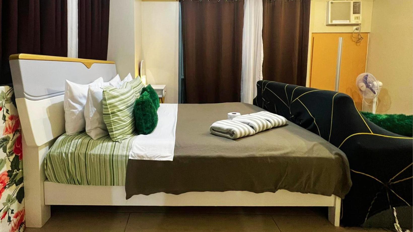 Two Palm Tree Villas Condominium - Studio 8Th Fl With Balcony - Across Terminal 3 Airport Pasay Kültér fotó