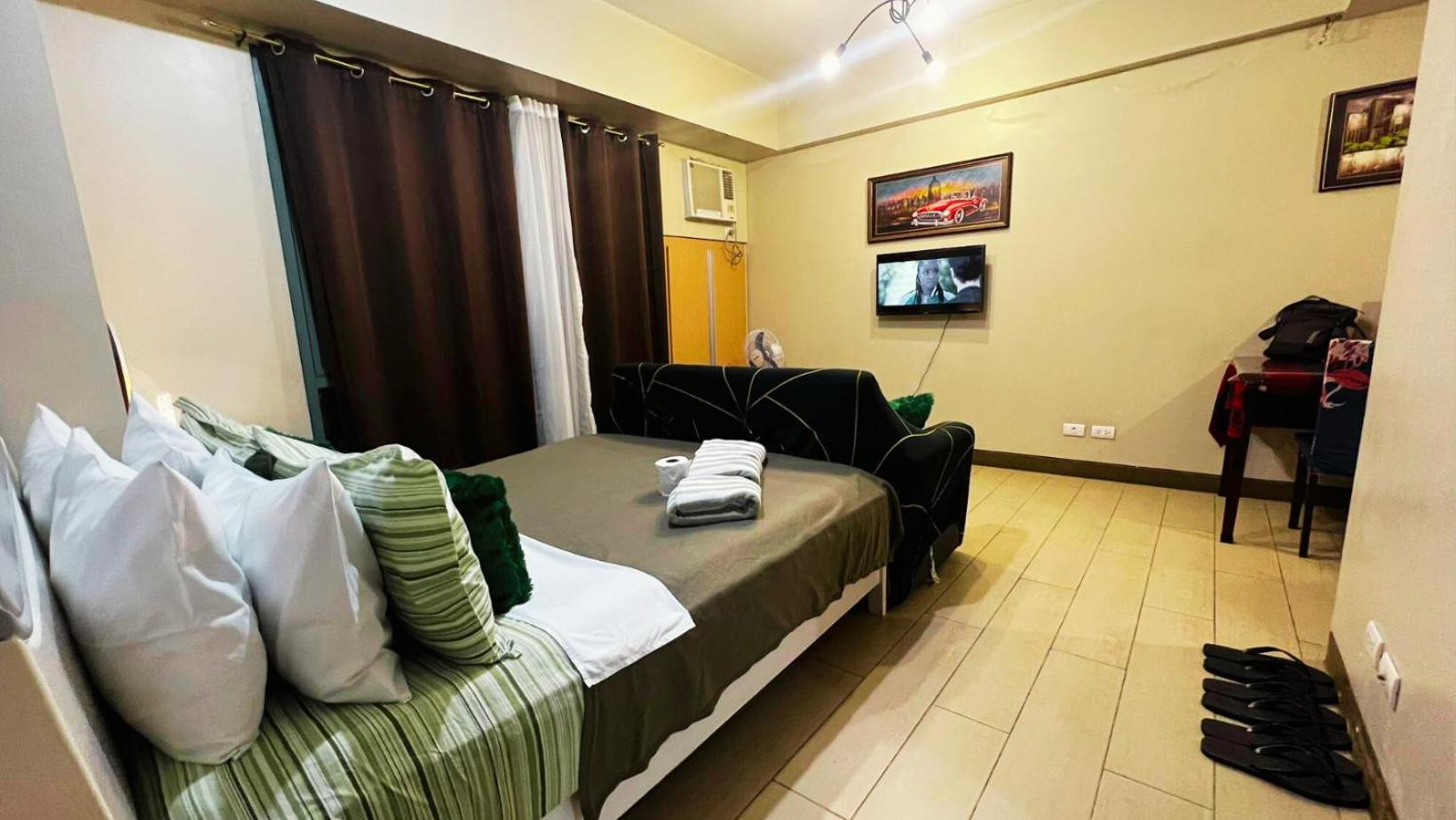 Two Palm Tree Villas Condominium - Studio 8Th Fl With Balcony - Across Terminal 3 Airport Pasay Kültér fotó